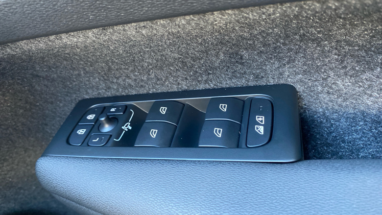 Volvo XC40 2.0 B3P Plus Black Edition 5dr Auto Petrol Estate